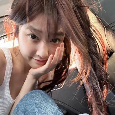 三个带面纱的女子